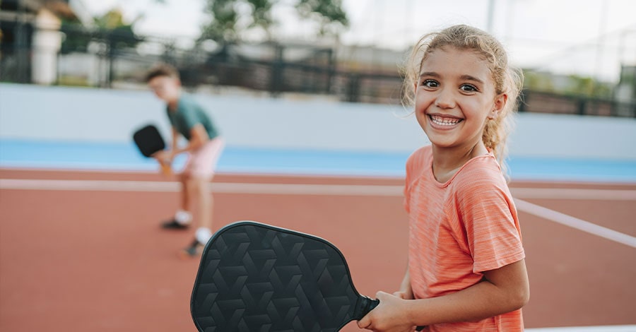 kids playing at the Glynlea Country Club Pickleball courts