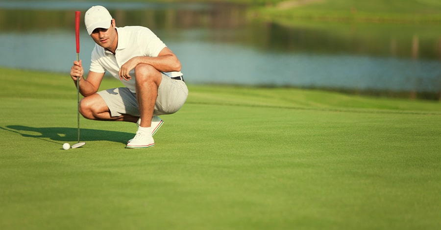 Man putting on the Glynlea Golf COurse in Port St Lucie